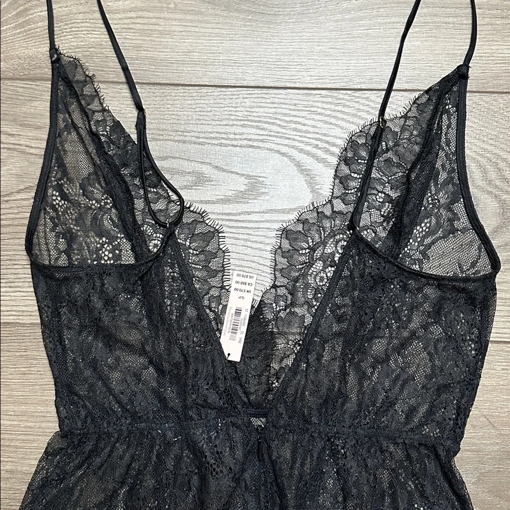 Victoria Secret Black Lace V-Back One Piece Bodysuit Romper‎ Size Small